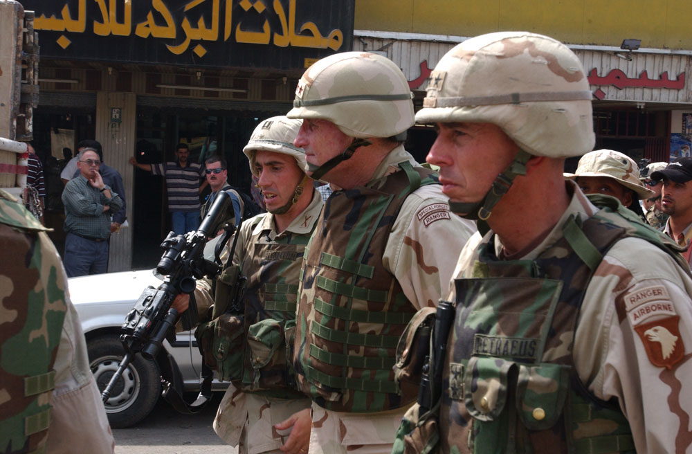 Gen. Schoomaker and Gen. Petraeus of 101st Airborne Assault